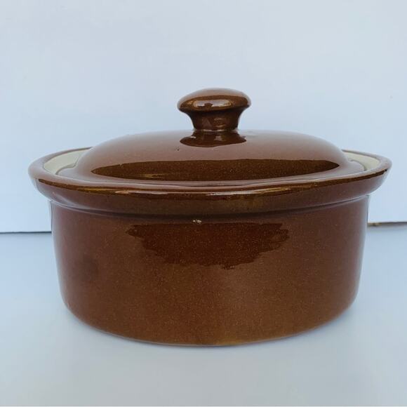 Antique Guernsey Cooking Ware Crock Pot with Footed Stand - Picture 13 of 16